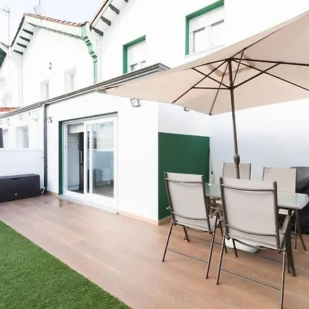En La Cuidad- Con Jardin Y Barbacoa *